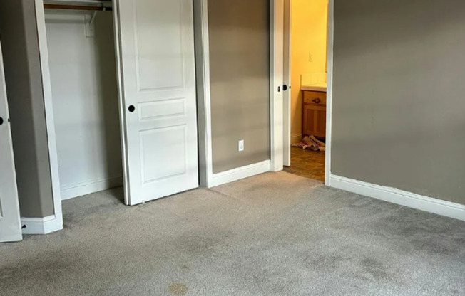4 beds, 2.5 baths, $3,199