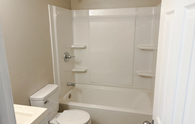 2 beds, 1 bath, $995