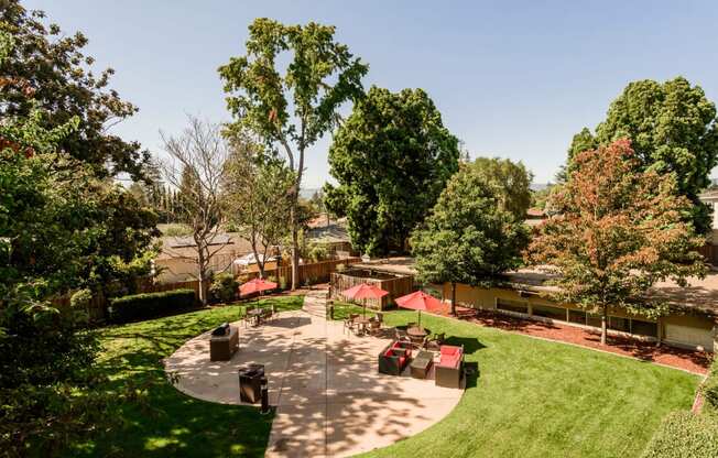 Apartments for Rent in Palo Alto CA - Palo Alto Place - Courtyard Area with BBQ, Tables, Umbrellas, and Couches