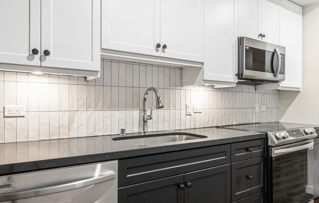 Studio, 1 bath, 828 sqft, $2,775, Unit 105