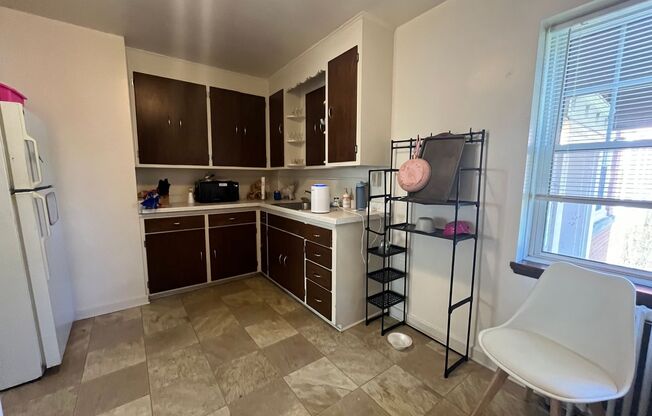 2 beds, 1 bath, $1,295, Unit 2