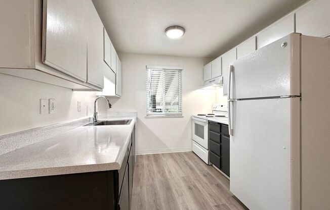 3 beds, 1.5 baths, 1,082 sqft, $1,925, Unit 16