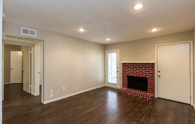 2 beds, 2 baths, 732 sqft, $1,210, Unit 304 B1 Poolside Patio