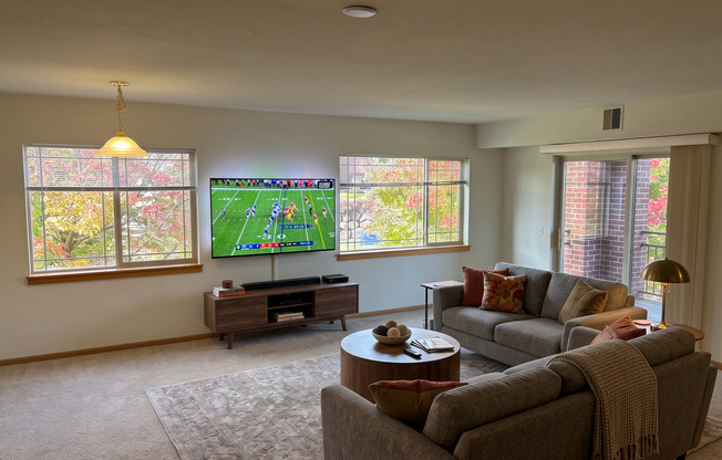 2 beds, 2 baths, 1,251 sqft, $1,905, Unit 302-211