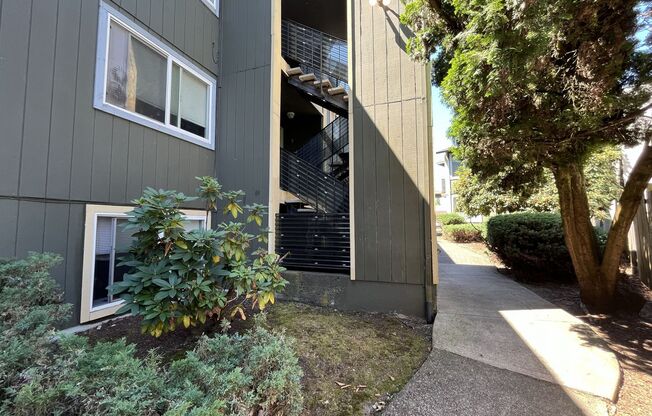 Spacious 1 Bedroom Apartment in Multnomah Village!