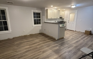 3 beds, 1 bath, 750 sqft, $3,350, Unit 2