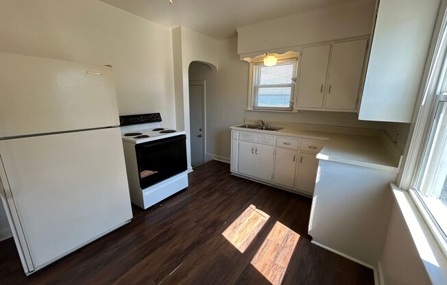 2 beds, 1 bath, $895