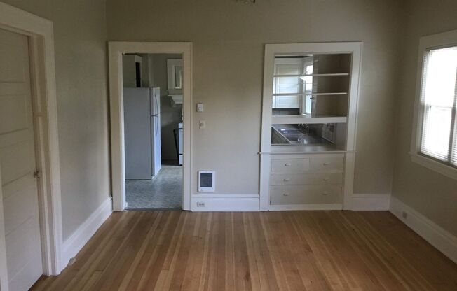 2 beds, 1 bath, $1,550