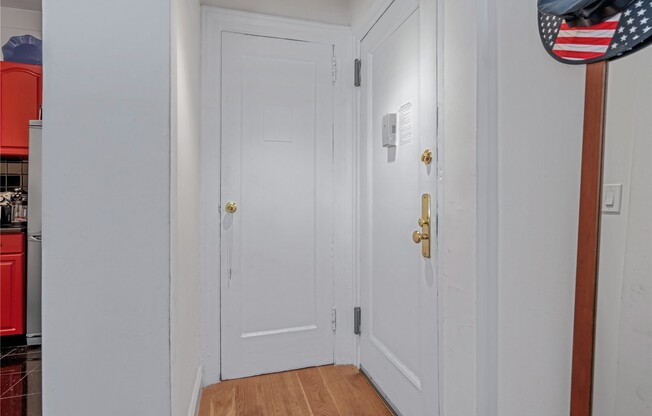 25 W 64 ST