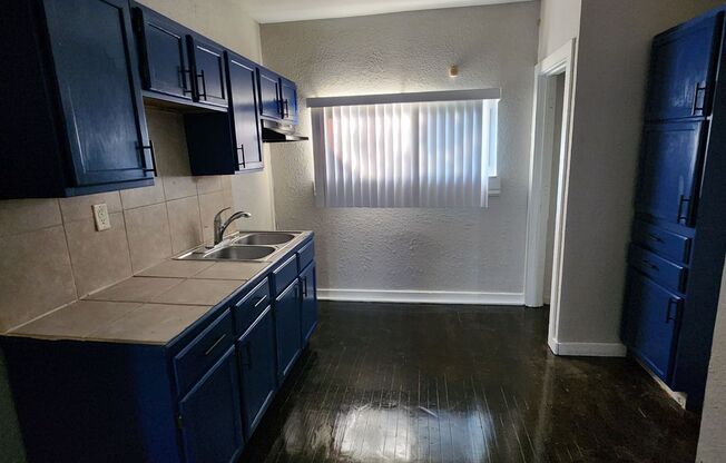 2 beds, 1 bath, $1,150