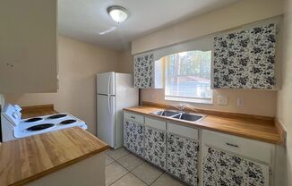 2 beds, 1 bath, $1,050, Unit 15