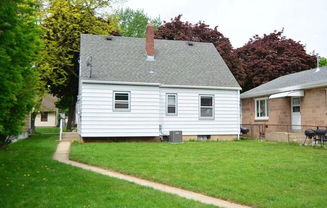 Cozy  3 Bedroom Single Family Home