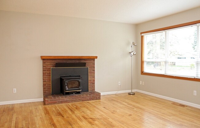 Picture Perfect 3 Bed, 1.5 Bath Lake Oswego Ranch Home