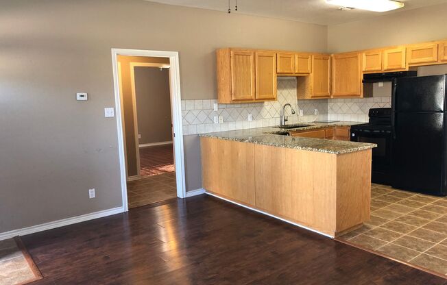 2 beds, 1 bath, 800 sqft, $1,395