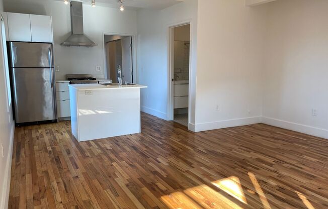 1 bed, 1 bath, 575 sqft, $2,350, Unit 02