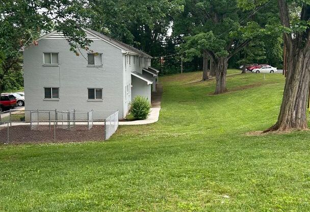 2 beds, 1 bath, 800 sqft, $849, Unit 201