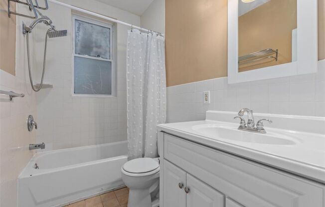 1 bed, 1 bath, 850 sqft, $1,050, Unit Russell Blvd 1830