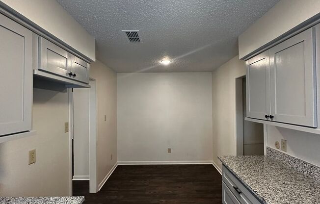 2 beds, 1 bath, 968 sqft, $1,150, Unit 1721