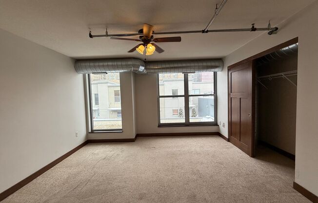 3 beds, 2 baths, $2,949, Unit #707
