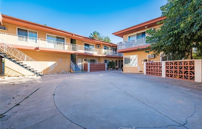 2 beds, 1 bath, 800 sqft, $1,900, Unit 7