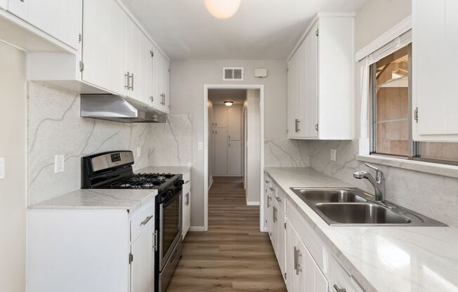 Gorgeous remodeled 3bd 2 bath home available in Clairemont