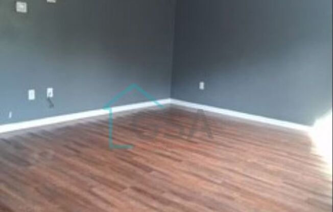 3 beds, 1.5 baths, $1,000, Unit Easton 3