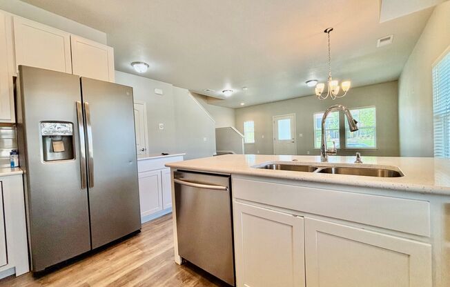 Beautiful 3 bed, 3 bath Townhome in West Windsor!