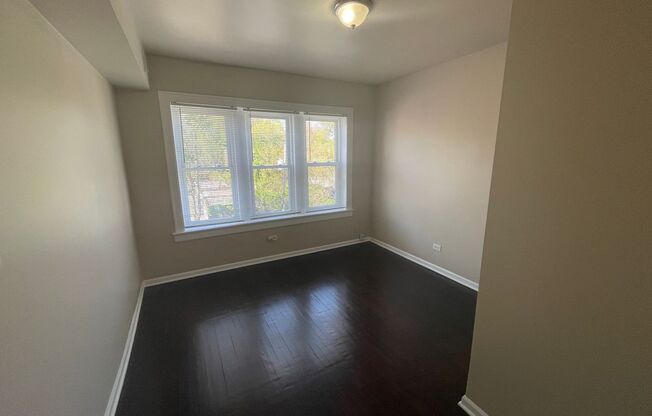 2 beds, 1 bath, $1,400, Unit 2648 # 5