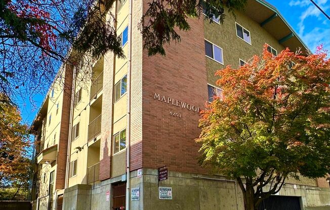 3 beds, 1.5 baths, 877 sqft, $2,583.33, Unit 303