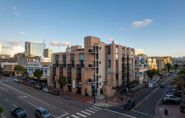1 bed, 2 baths, 1,050 sqft, $2,750, Unit 528