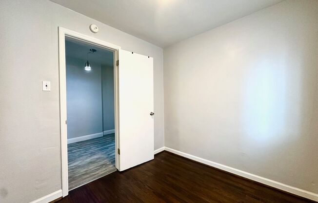 2 beds, 1 bath, 800 sqft, $895, Unit 1E