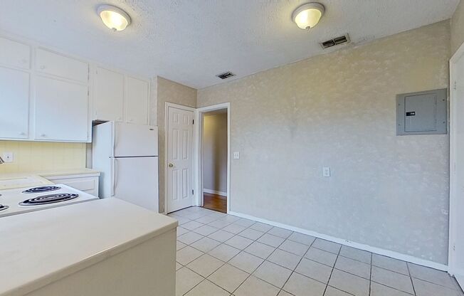 1 bed, 1 bath, 710 sqft, $995, Unit 2720 Green St