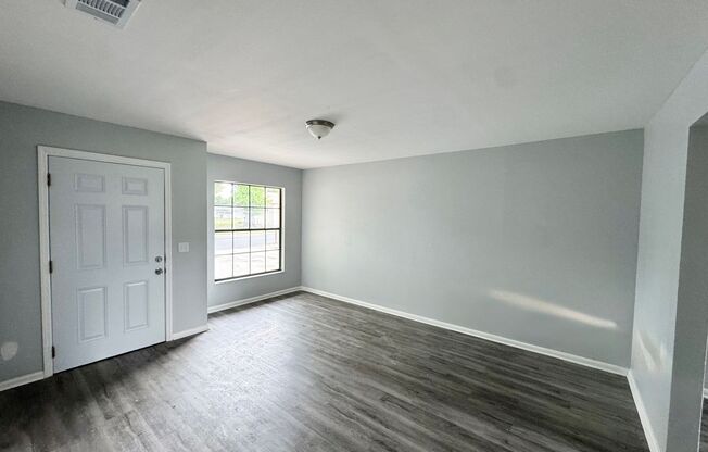 Spacious 2BR/1BA Unit Available !