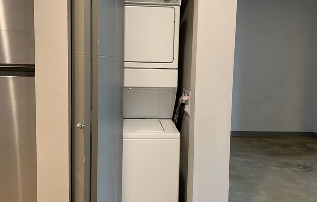Studio, 1 bath, 667 sqft, $1,350, Unit 114