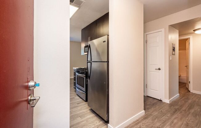 2 beds, 1 bath, 830 sqft, $1,950, Unit 16