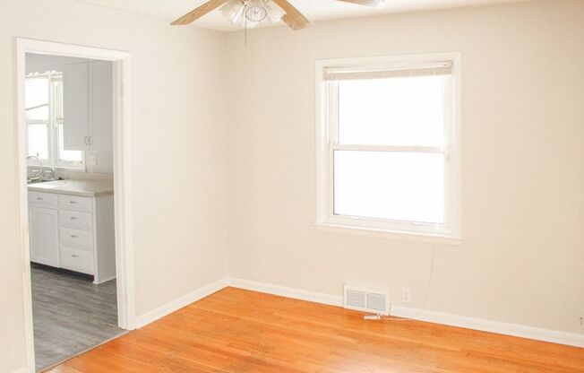 2 beds, 1 bath, $1,125