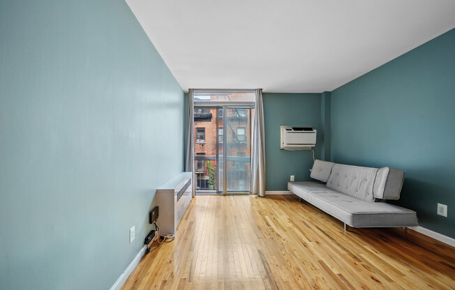 Studio, 1 bath, 430 sqft, $4,000, Unit 2T