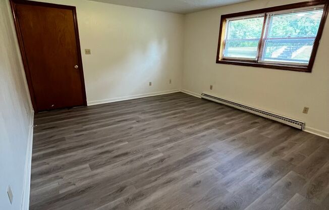 2 beds, 1 bath, 903 sqft, $1,140, Unit P-3