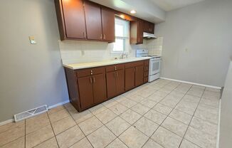 3 beds, 1 bath, $995, Unit Upper