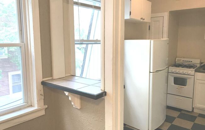 Studio, 1 bath, $795, Unit 33