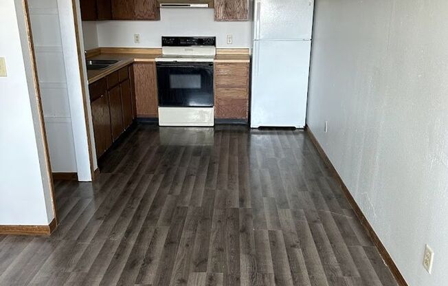 2 beds, 1 bath, $995