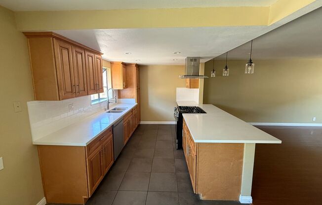 3 beds, 2.5 baths, 1,461 sqft, $3,300, Unit C