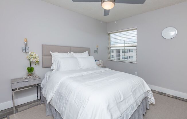 2 beds, 1 bath, 830 sqft, $1,399, Unit 01 - 0422