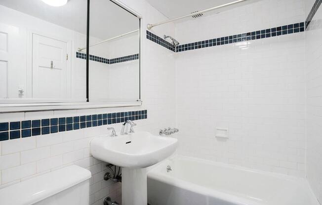 Studio, 1 bath, $2,700, Unit 5W