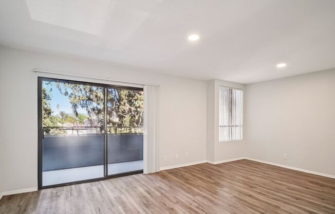 2 beds, 2 baths, 895 sqft, $2,048, Unit 102