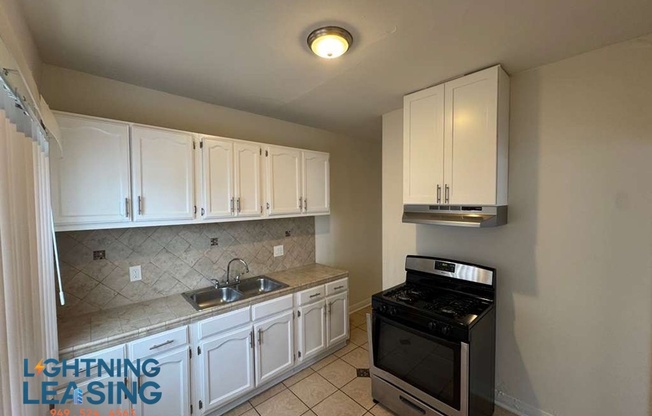 1056 1/2 NORMANDIE AVE