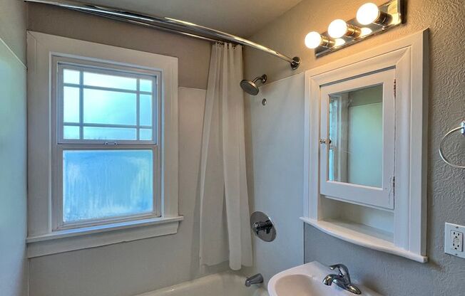 1 bed, 1 bath, $1,495, Unit 206