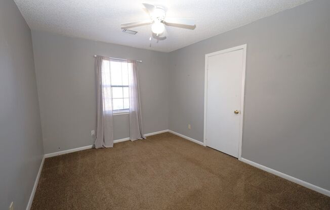 3 beds, 1.5 baths, $1,300, Unit # HVP