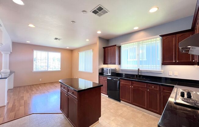 3br/2.5ba/2pkg with Ocean Views