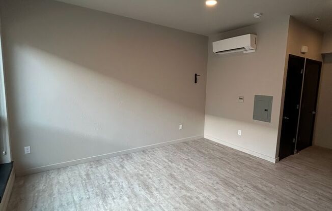 Studio, 1 bath, 328 sqft, $1,150, Unit 109